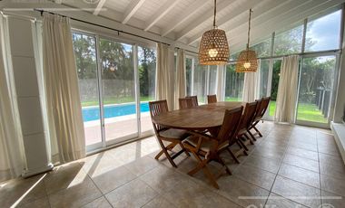 Casa en Venta  de 4 Ambientes En Club de Campo Abril Hudson Berazategui