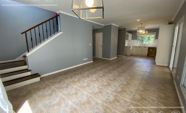 Casa en Venta  de 4 Ambientes En Club de Campo Abril Hudson Berazategui