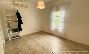 Casa en Venta  de 4 Ambientes En Club de Campo Abril Hudson Berazategui