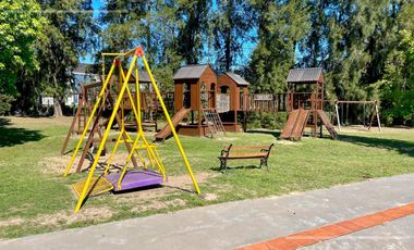 Casa en Venta  de 4 Ambientes En Club de Campo Abril Hudson Berazategui