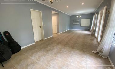 Casa en Venta  de 4 Ambientes En Club de Campo Abril Hudson Berazategui