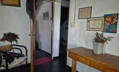 Venta casa con local frente a la Plaza Estrada