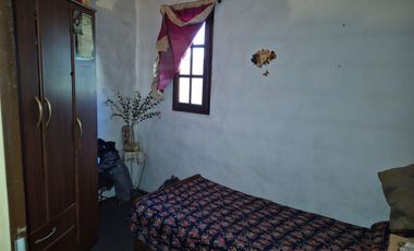 Venta casa con local frente a la Plaza Estrada