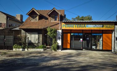 Venta casa con local frente a la Plaza Estrada