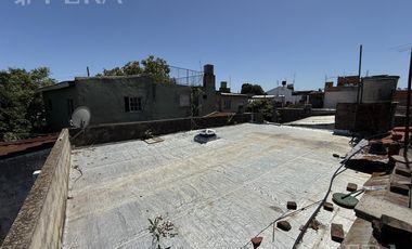 Venta casa 2 ambientes con patio en Wilde