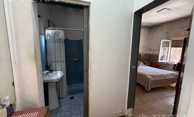Venta casa 2 ambientes con patio en Wilde