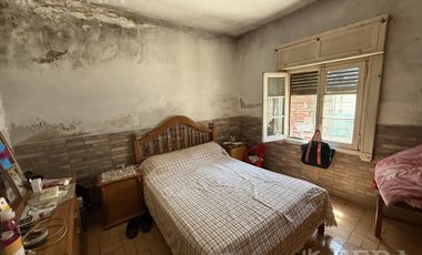 Venta casa 2 ambientes con patio en Wilde