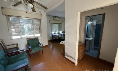 Venta casa 2 ambientes con patio en Wilde