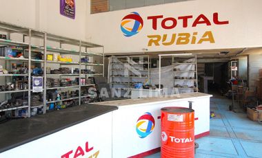 Blvd. Adolfo Lopez Mateos Ote. Amplio local en 3 niveles con estacionamiento.