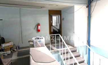 Blvd. Adolfo Lopez Mateos Ote. Amplio local en 3 niveles con estacionamiento.