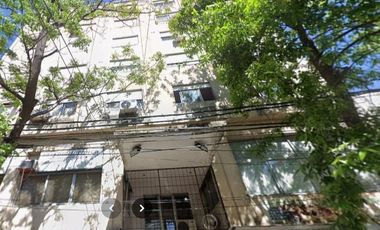 Departamento dos ambientes en San Isidro, con vista al frente y contrafrente.
