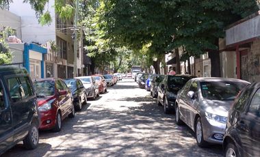 Departamento dos ambientes en San Isidro, con vista al frente y contrafrente.