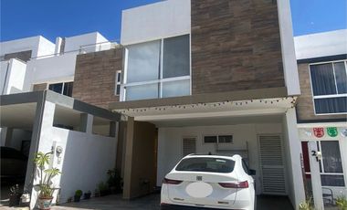 Casa en renta en Lomas de Angelópolis.