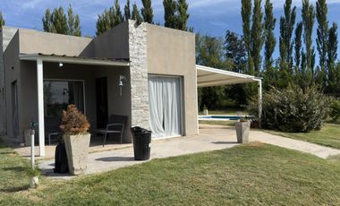 Casa 1 Dorm. con Pileta - Sector Chacras - Fernández Oro - RN