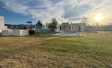 Departamento Planta Alta en venta en club de Golf Zirándaro