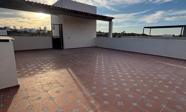 Departamento Planta Alta en venta en club de Golf Zirándaro