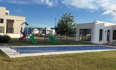 Departamento Planta Alta en venta en club de Golf Zirándaro