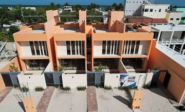 VILLA CON PISCINA Y ROOFTOP PRIVADO EN CHELEM PUERTO, YUC.