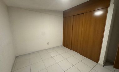 Casa de 100 m² con 3 recámaras, en renta en Viveros del Valle, Tlalnepantla
