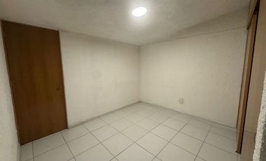Casa de 100 m² con 3 recámaras, en renta en Viveros del Valle, Tlalnepantla