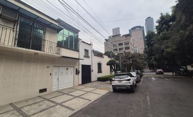Excepcional Casa Habitación Adaptada para Oficinas en Venta