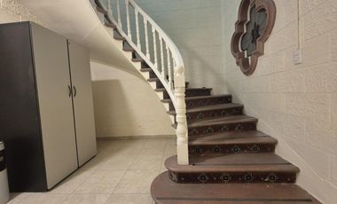 Excepcional Casa Habitación Adaptada para Oficinas en Venta