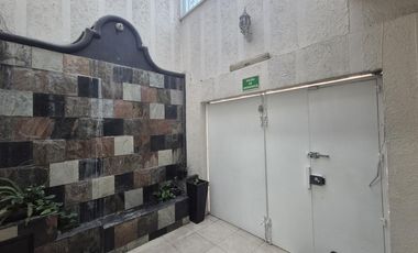 Excepcional Casa Habitación Adaptada para Oficinas en Venta