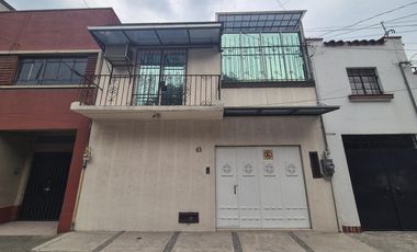 Excepcional Casa Habitación Adaptada para Oficinas en Venta