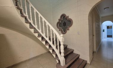 Excepcional Casa Habitación Adaptada para Oficinas en Venta