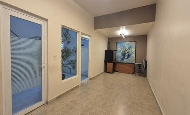Excepcional Casa Habitación Adaptada para Oficinas en Venta