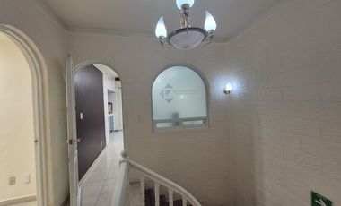 Excepcional Casa Habitación Adaptada para Oficinas en Venta
