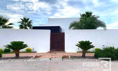 CASA EN VENTA EN CERRADA DE SIENNA CERCA DE LA CIUDAD INFANTIL
