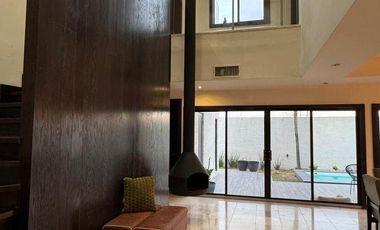 CASA EN VENTA EN CERRADA DE SIENNA CERCA DE LA CIUDAD INFANTIL