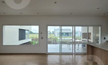 Casa en venta con renta - Barrio San Simon, Canning
