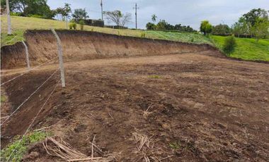 Vendo o permuto Lote con escritura propia e Independiente en Pereira