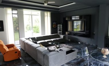 Casa campestre amoblada en arriendo sector Aeropuerto