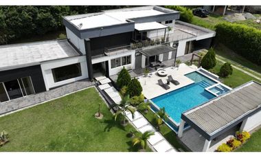 Casa campestre amoblada en arriendo sector Aeropuerto