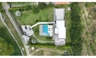 Casa campestre amoblada en arriendo sector Aeropuerto