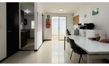 Casa remodelada de dos pisos en venta | Plaza Campestre - Palmira