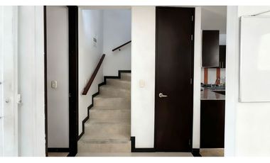 Casa remodelada de dos pisos en venta | Plaza Campestre - Palmira