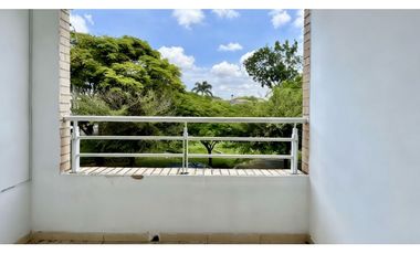 Casa remodelada de dos pisos en venta | Plaza Campestre - Palmira