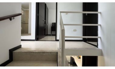 Casa remodelada de dos pisos en venta | Plaza Campestre - Palmira