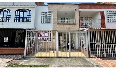 Casa remodelada de dos pisos en venta | Plaza Campestre - Palmira