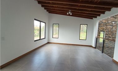 Arriendo finca nueva en parcelación en La Ceja