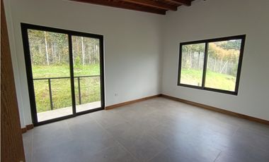 Arriendo finca nueva en parcelación en La Ceja