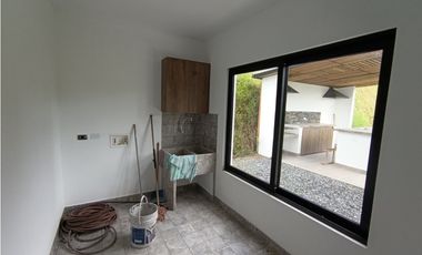 Arriendo finca nueva en parcelación en La Ceja