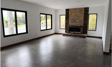 Arriendo finca nueva en parcelación en La Ceja