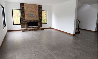Arriendo finca nueva en parcelación en La Ceja