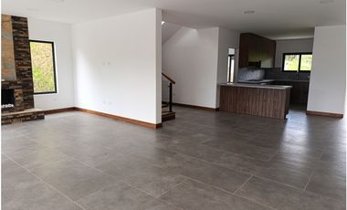 Arriendo finca nueva en parcelación en La Ceja
