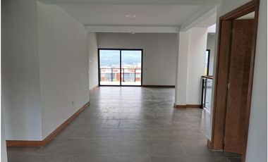 Arriendo finca nueva en parcelación en La Ceja